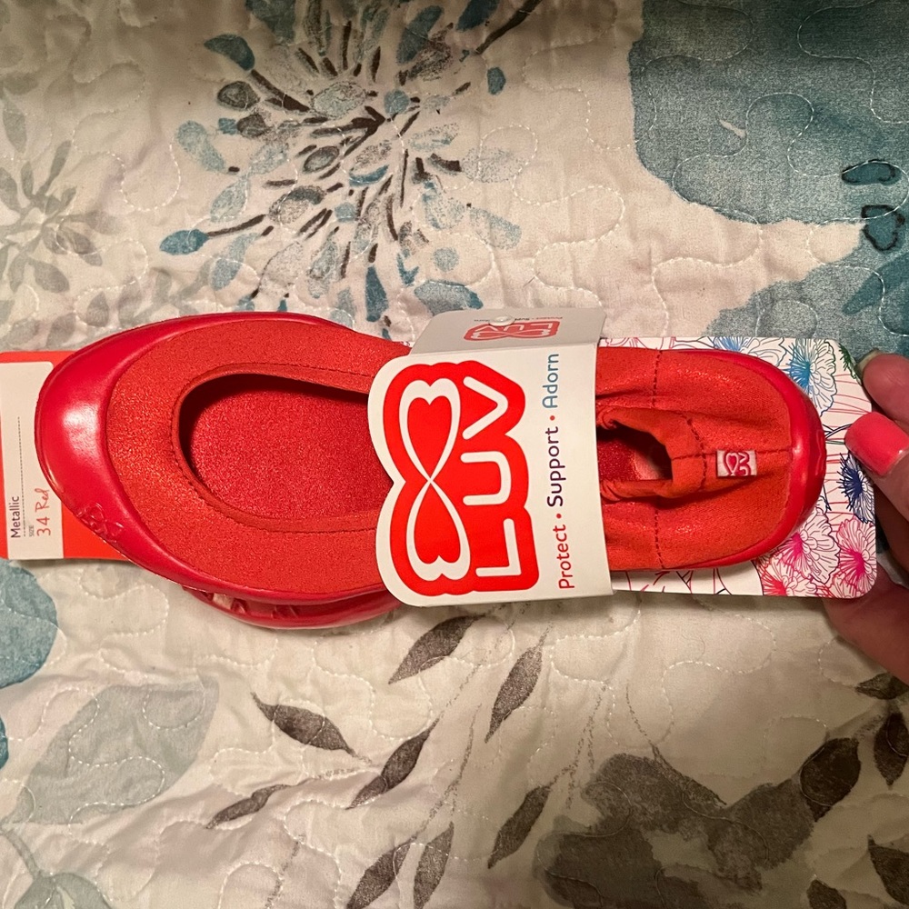 1/$10 or 2/$15 LUV DREAM FLATS Metallic Red Euro size 34 (2.5-3)